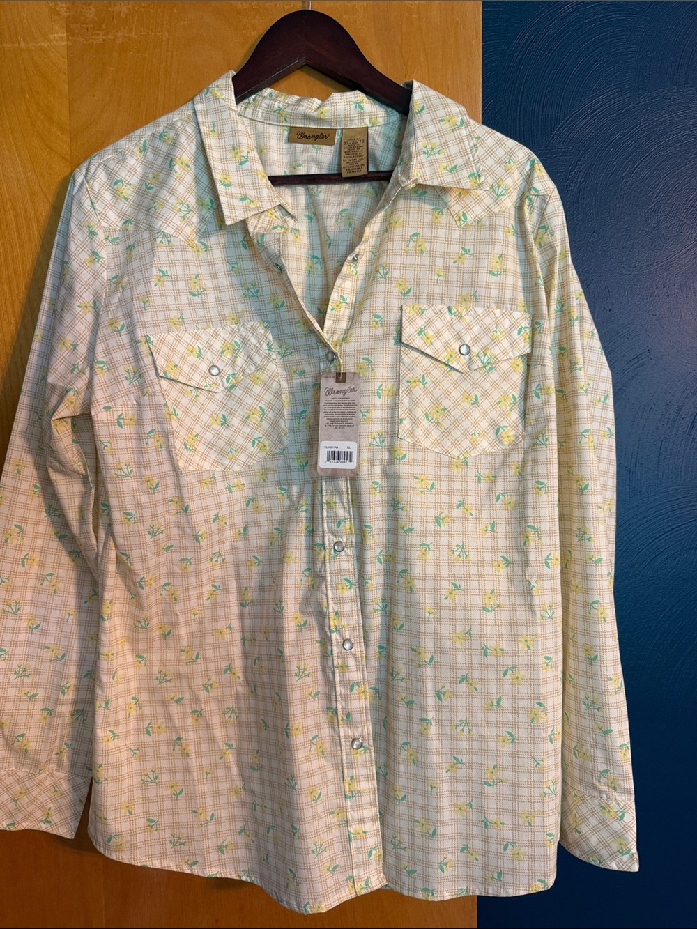 Wrangler Pale Yellow Plaid Button-Front Shirt with Green Floral Motif